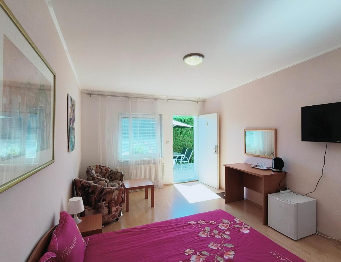 Cozy Room With Garden In บราติสลาวา ภายนอก รูปภาพ