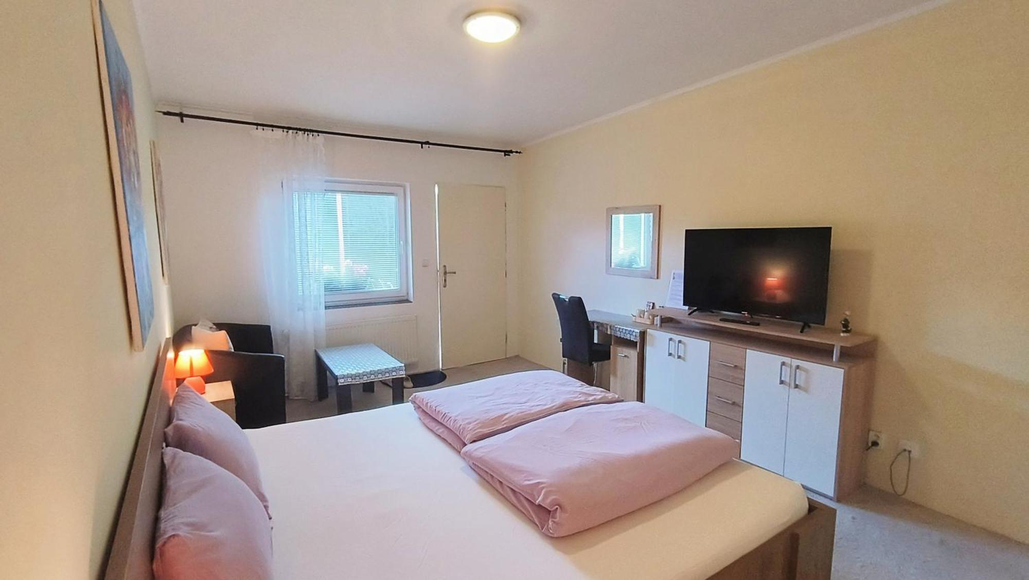 Cozy Room With Garden In บราติสลาวา ภายนอก รูปภาพ