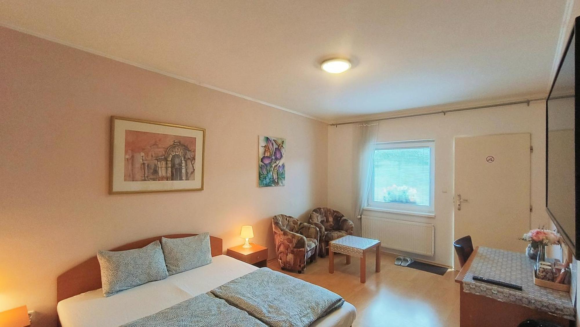 Cozy Room With Garden In บราติสลาวา ภายนอก รูปภาพ